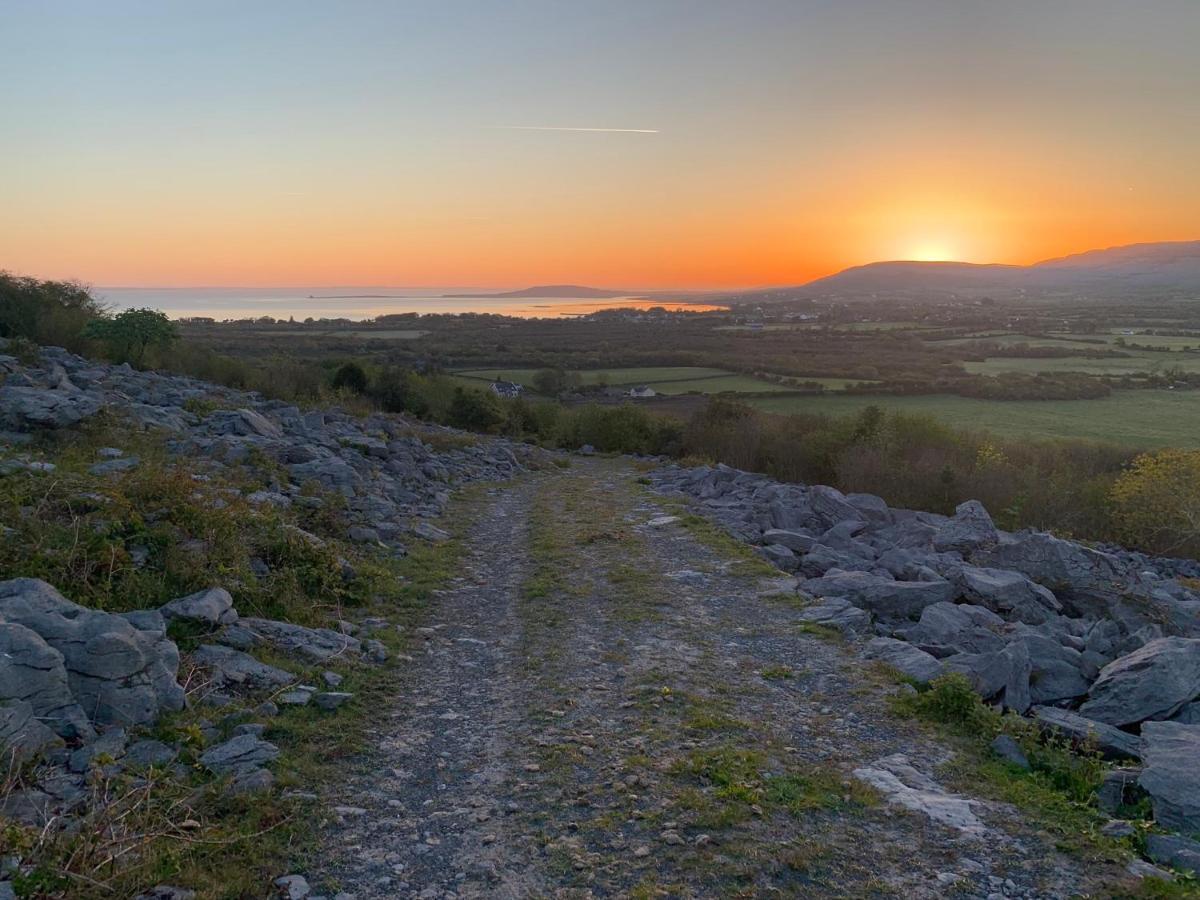 Burren Court Lodge Ballyvaughan Exteriör bild