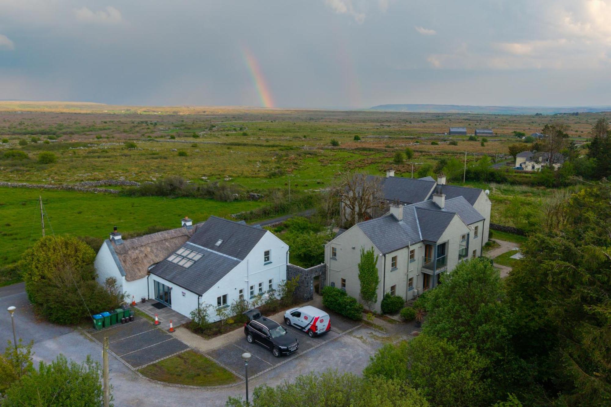 Burren Court Lodge Ballyvaughan Exteriör bild